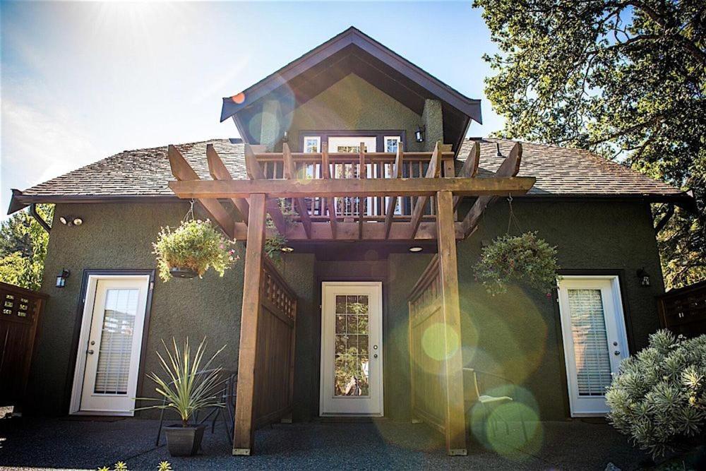 Guest Suites On Benvenuto Brentwood Bay المظهر الخارجي الصورة