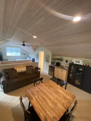 Guest Suites On Benvenuto Brentwood Bay المظهر الخارجي الصورة